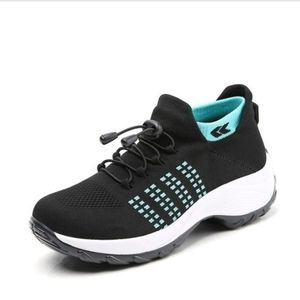 Ortho Stretch Sneaker
